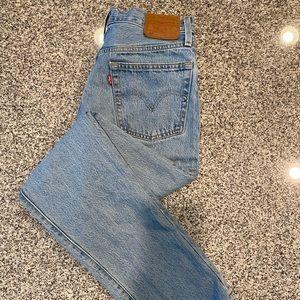 Women’s 501 Original Fit Levi’s Jeans - Medium Wash - 26 Waist x 32 Length